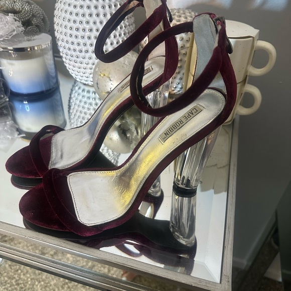 GUC burgundy heels - Picture 4 of 5